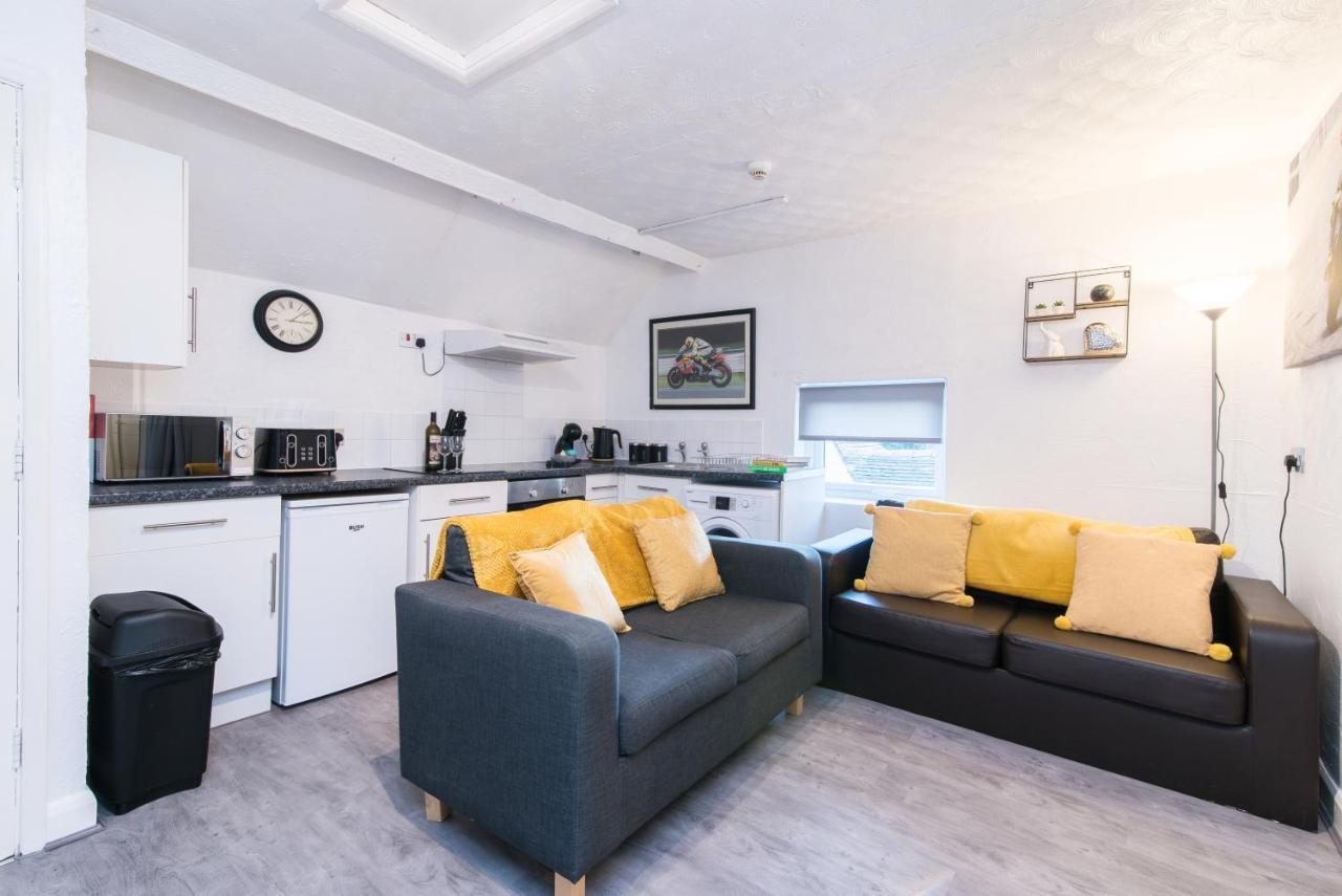 Dd Apartment 8 - Free Parking - Fast Wifi คาสเซิลโดนิงทัน ภายนอก รูปภาพ