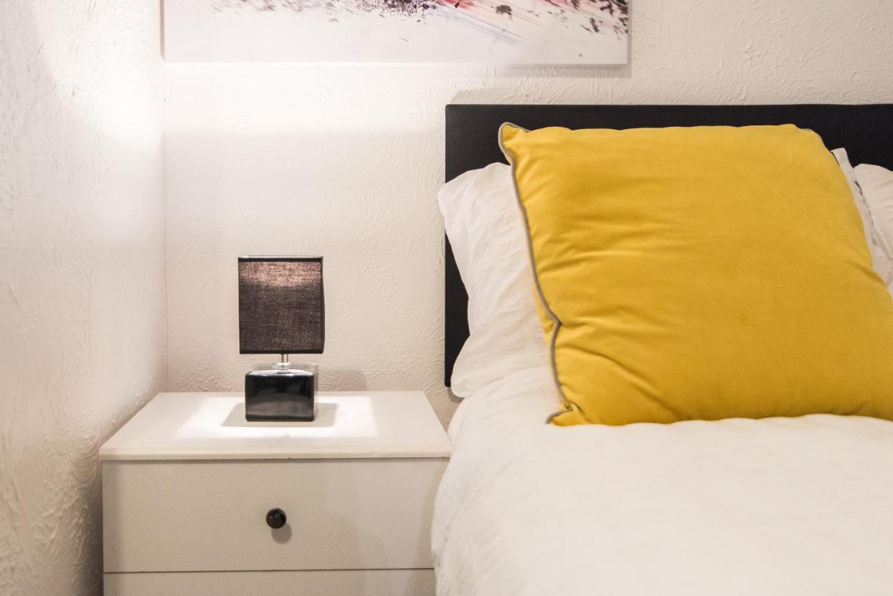Dd Apartment 8 - Free Parking - Fast Wifi คาสเซิลโดนิงทัน ภายนอก รูปภาพ