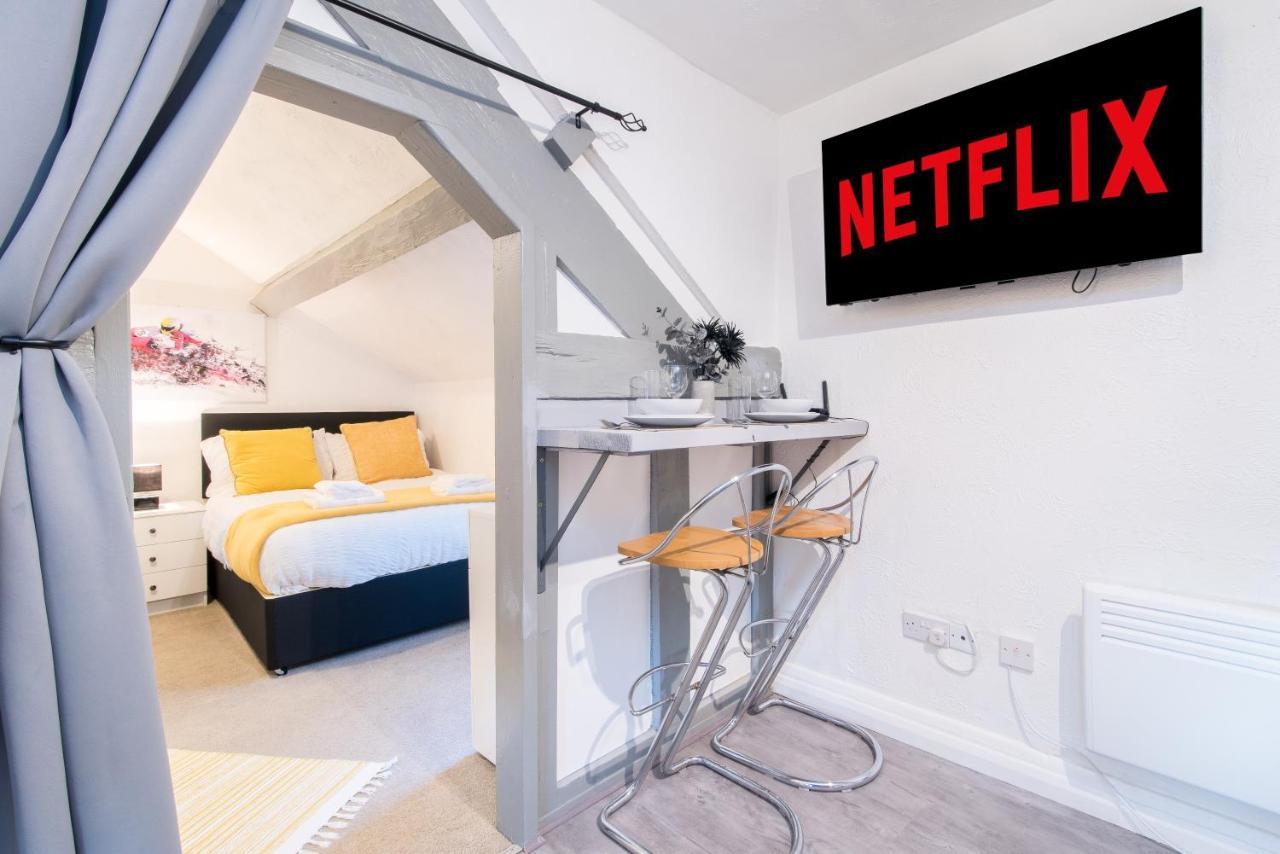 Dd Apartment 8 - Free Parking - Fast Wifi คาสเซิลโดนิงทัน ภายนอก รูปภาพ