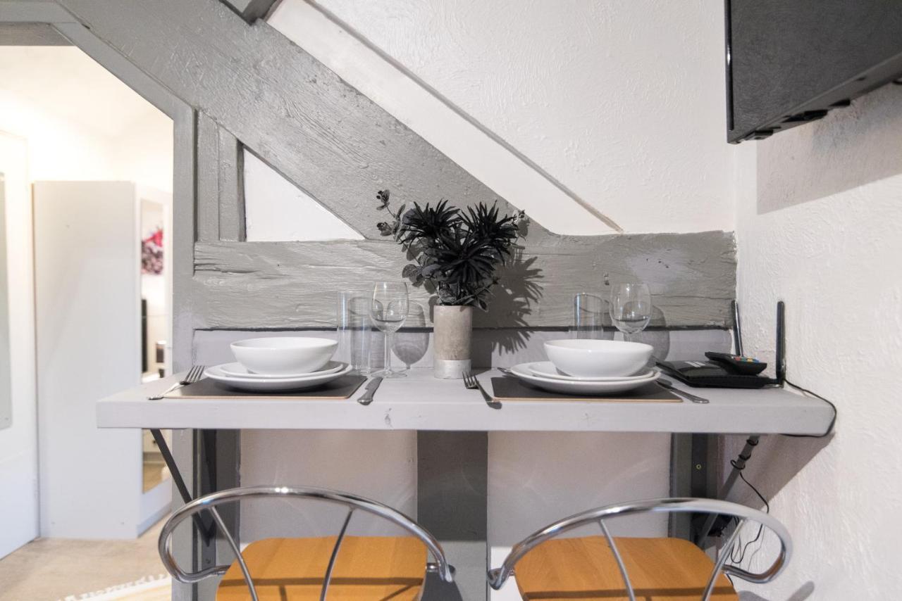 Dd Apartment 8 - Free Parking - Fast Wifi คาสเซิลโดนิงทัน ภายนอก รูปภาพ
